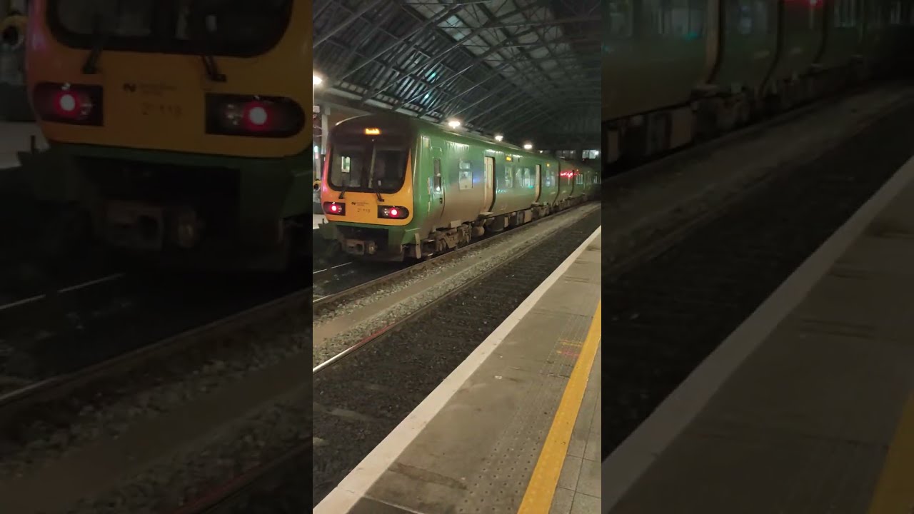 29122 Commuter Class DMU Train for Dundalk at Dublin Pearse! 