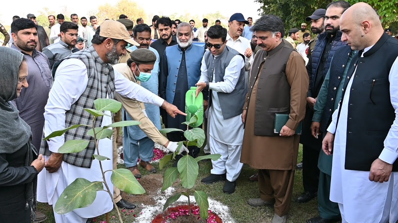Deputy Commissioner Nadeem Nasir Launches Spring Tree Plantation Campaign in Faisalabad