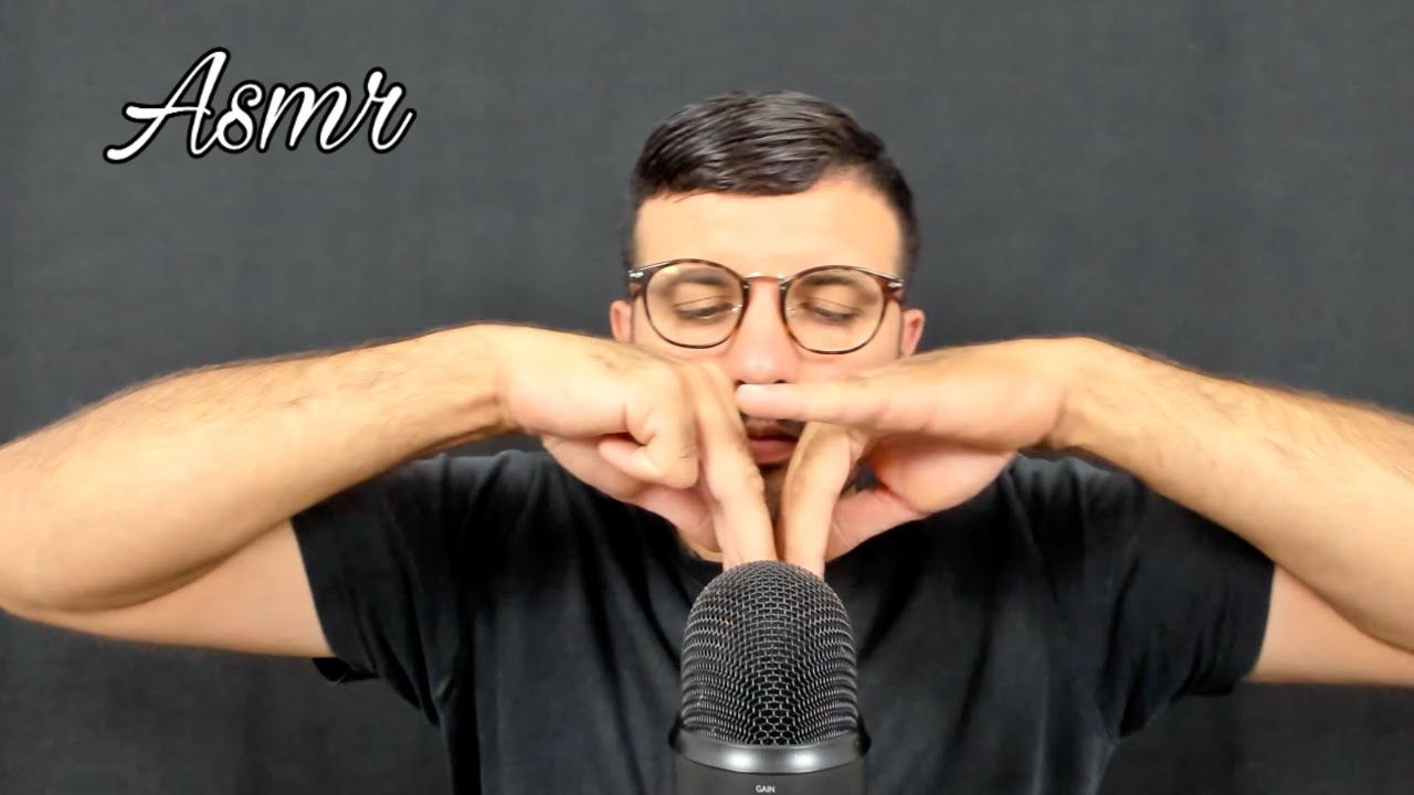 ASMR FRANÇAIS Hand mouvement, face touching & whispers