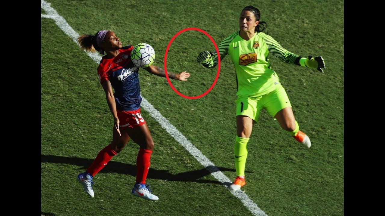 FAIL COMPILATION  - WOMEN'S FOOTBALL 2021