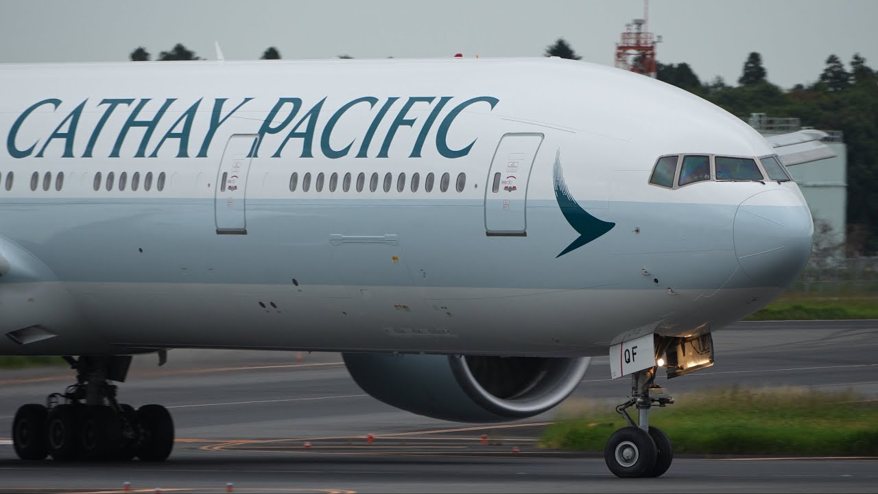 デカロゴになった Large logo Cathay Pacific Boeing 777-300ER B-KQF Landing at Narita 34R | NRT/RJAA