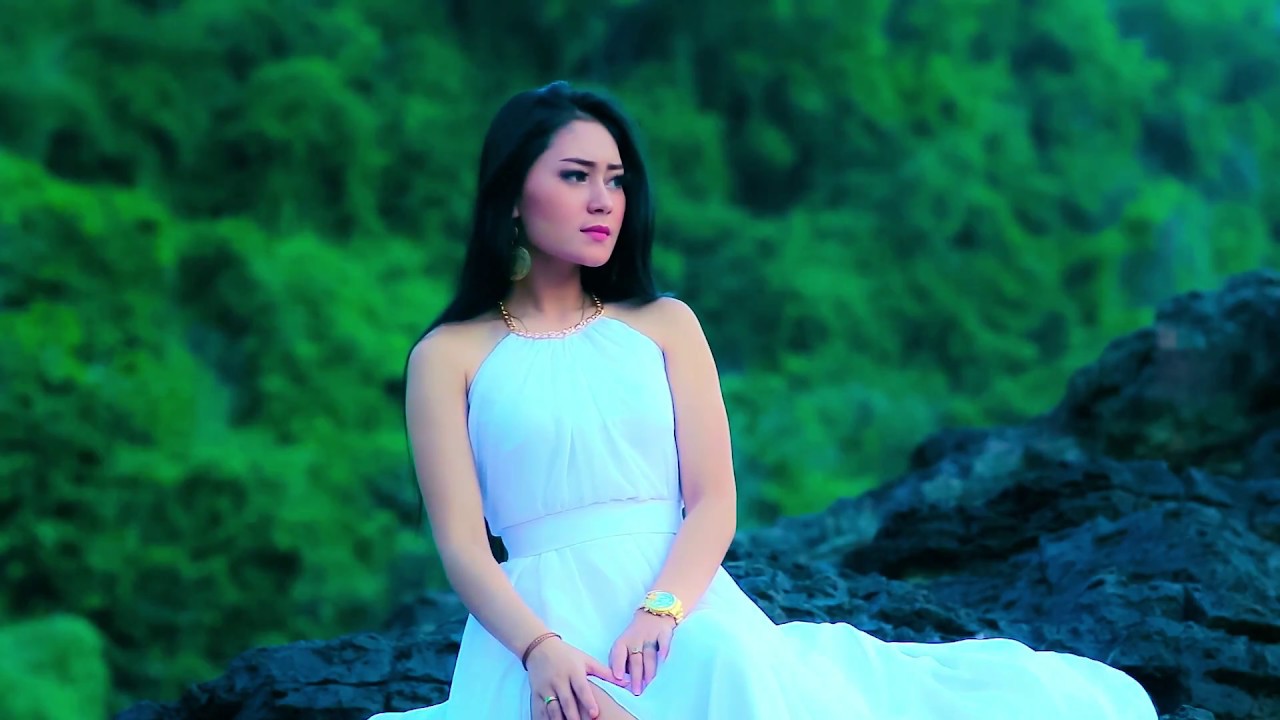 VITA ALVIA - ANGEN [OFFICIAL MUSIC VIDEO]