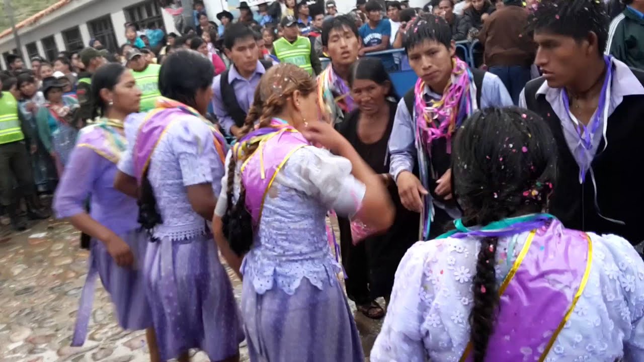 Pandilla flor nacientes de comunidad cabezas