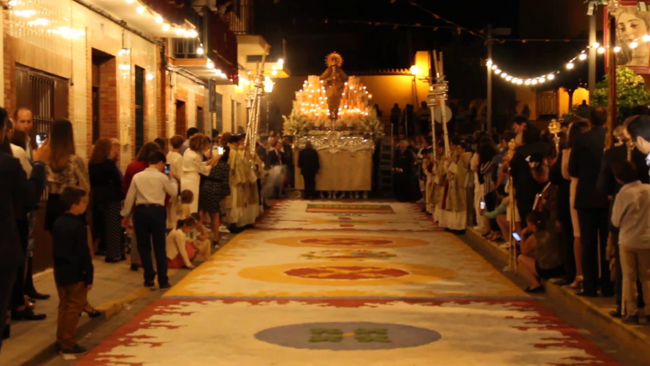 Virgen del Rosario de Santiponce en la Plaza de la Constitución - Alfombra de Sal 2018
