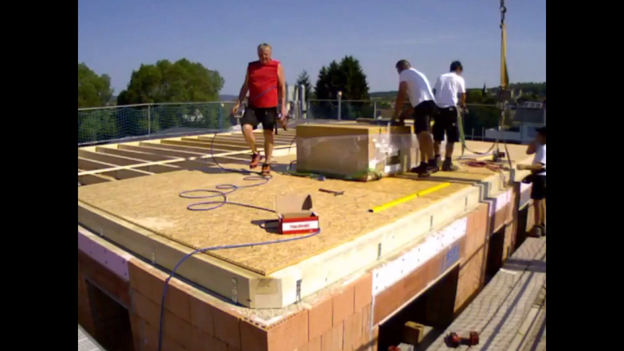 Montage von einem Dachstuhl