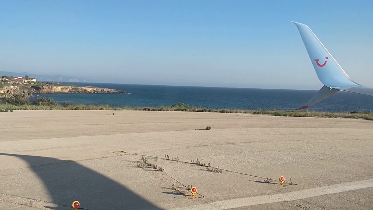 Kefalonia Airport, Greece Take off TUI 737-8 July 2018