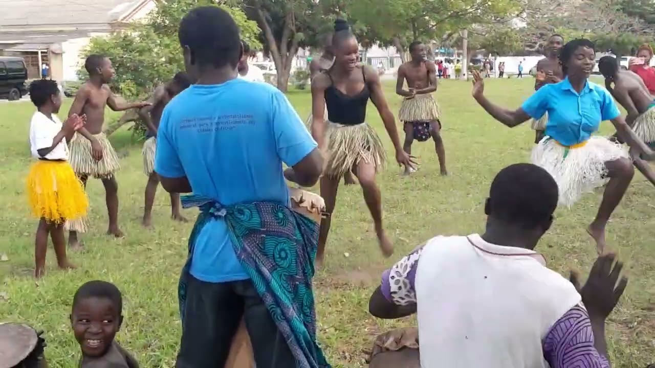 Conheça algumas danças tradicionais de Moçambique 🇲🇿/África