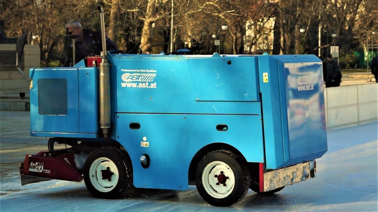 Ice Resurfacer Skills on the Job  - Ice Skating Rink Resurfacing Machine