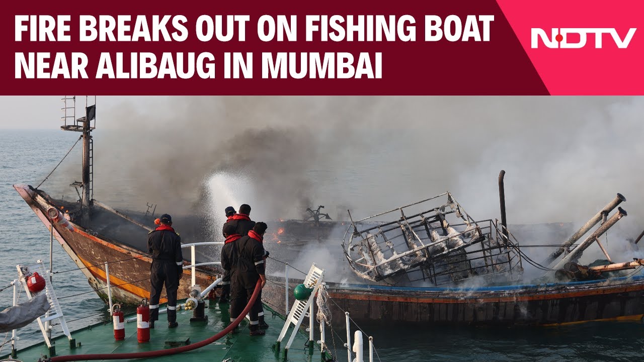Alibaug Boat Fire | Narrow Escape For 20 Fishermen As Boat Catches Fire Near Mumbai