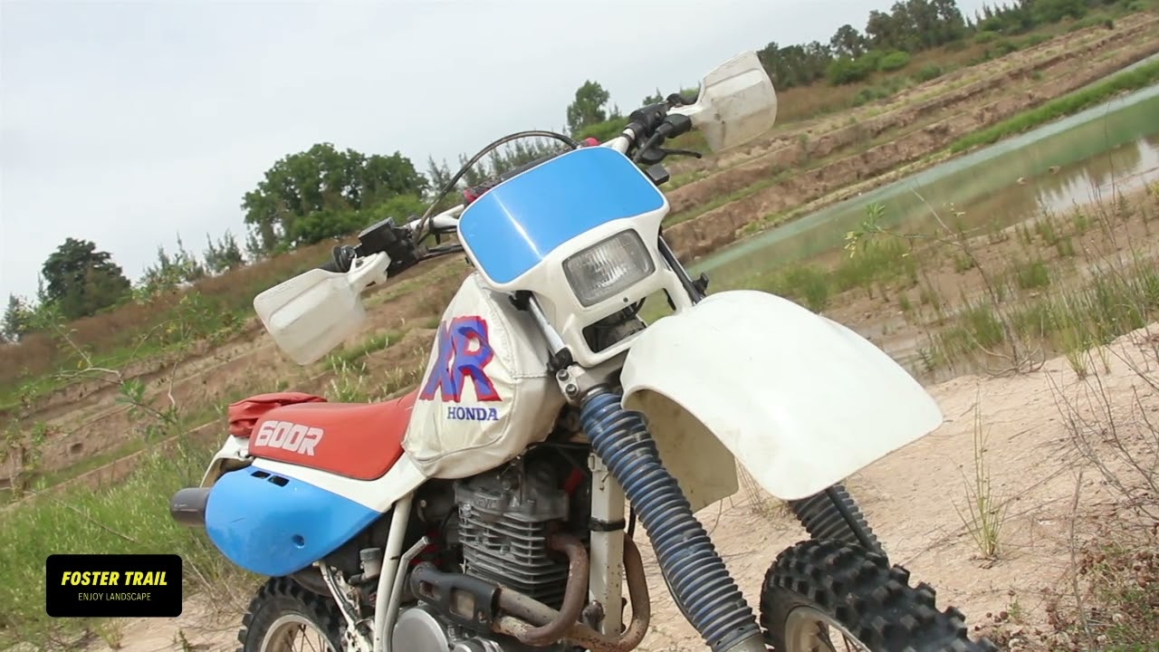 FOSTER TRAIL PRESENTACION HONDA XR 600  R BLOQUE 1