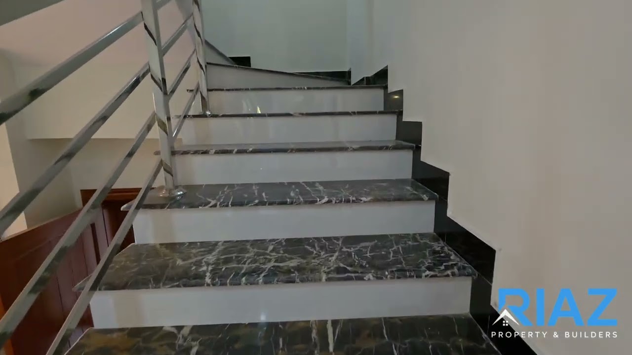 10 Marla Luxury Design House For Sale || Zone 4 Regi Model Town 