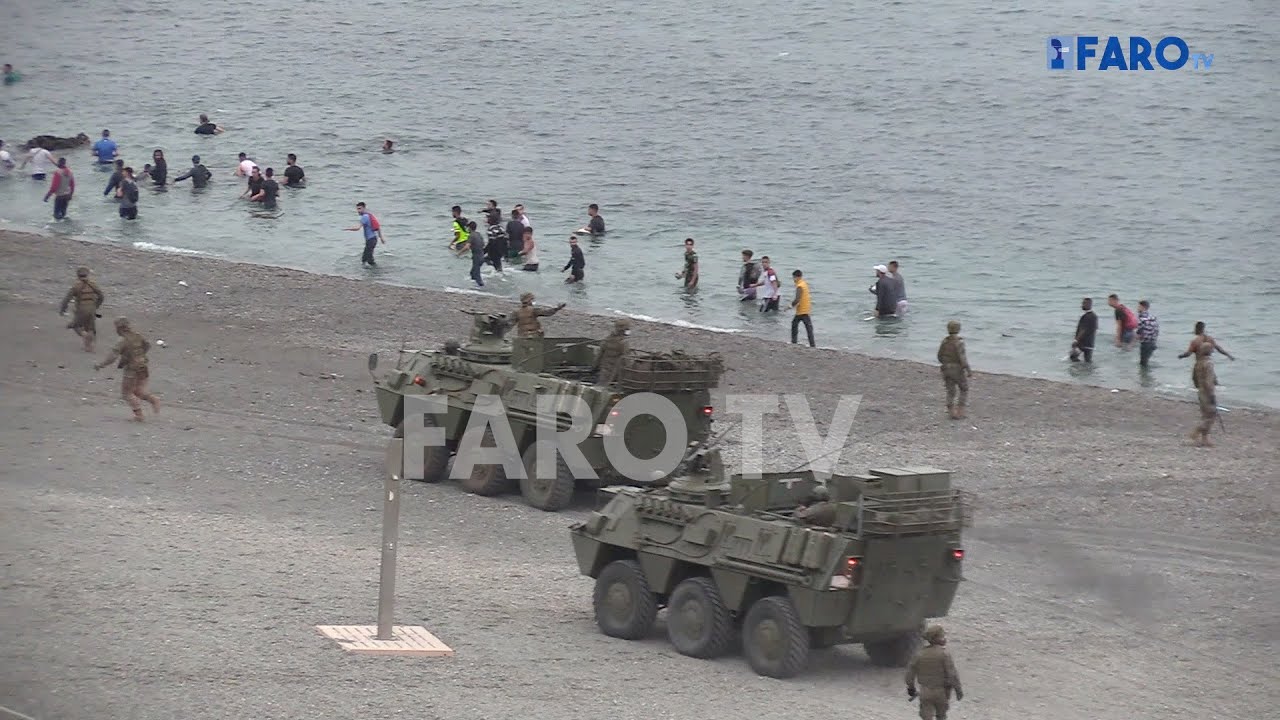 Miles de personas siguen llegando a Ceuta pese al blindaje de los militares