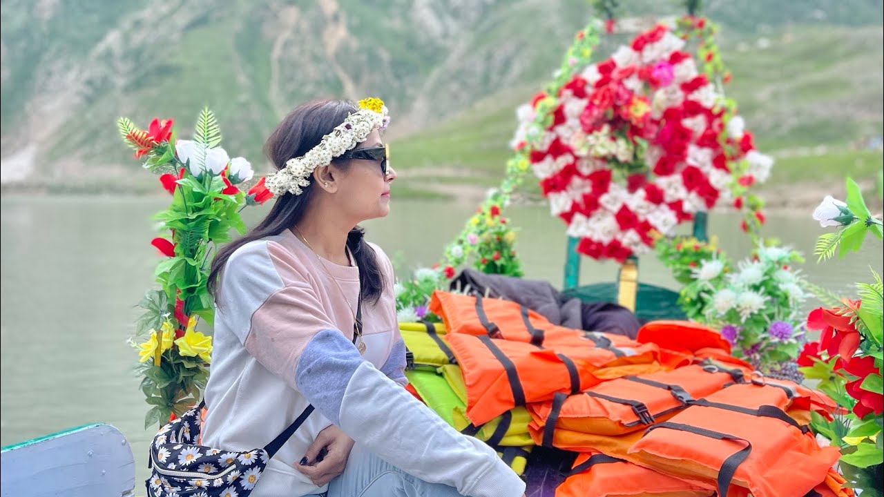 Naran Vlog | Paragliding 😍 Pakistan Tour vlog Mona Aapa