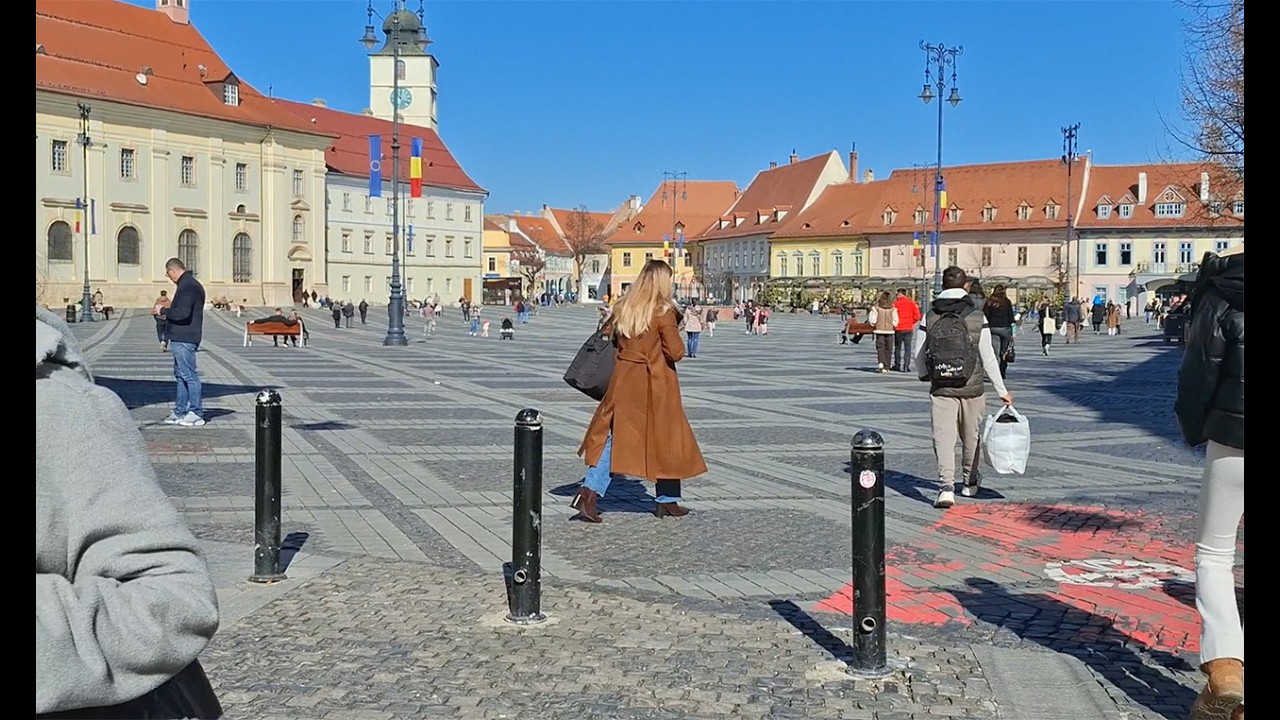 1 Martie 2026, cu plimbăreală, culoare, soare și forfotă pe pietonala și Piața Mare din Sibiu