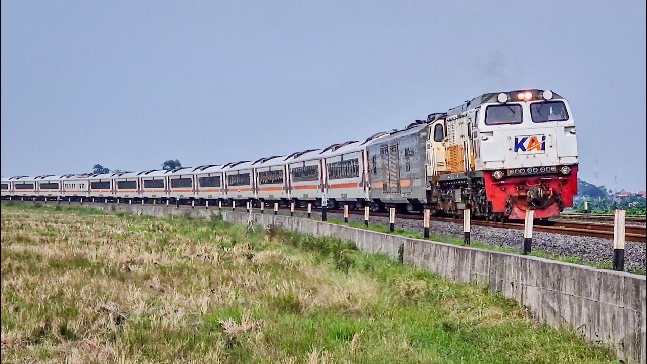 NGEBUT BRUTAL!! KINI KERETA TERPANJANG BERANI LARI 120KM/H | Kereta Api di Percabangan Stasiun Tarik