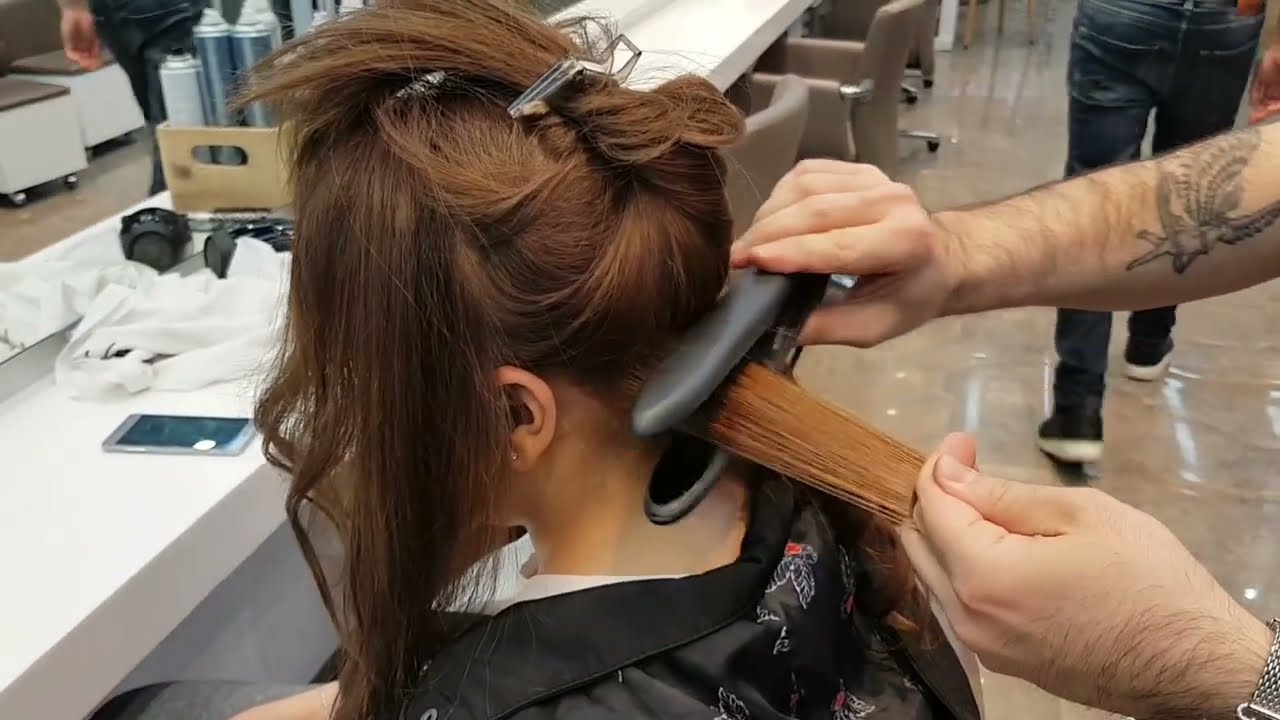 How to Make Wavy Hair Using a Press