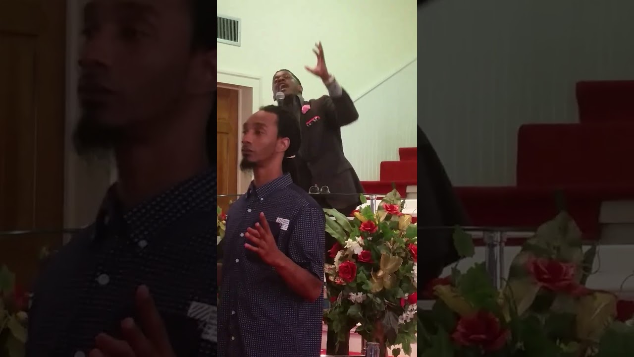 Pastor Shawn Jones singing Praise the Lord Hallelujah I'm Free