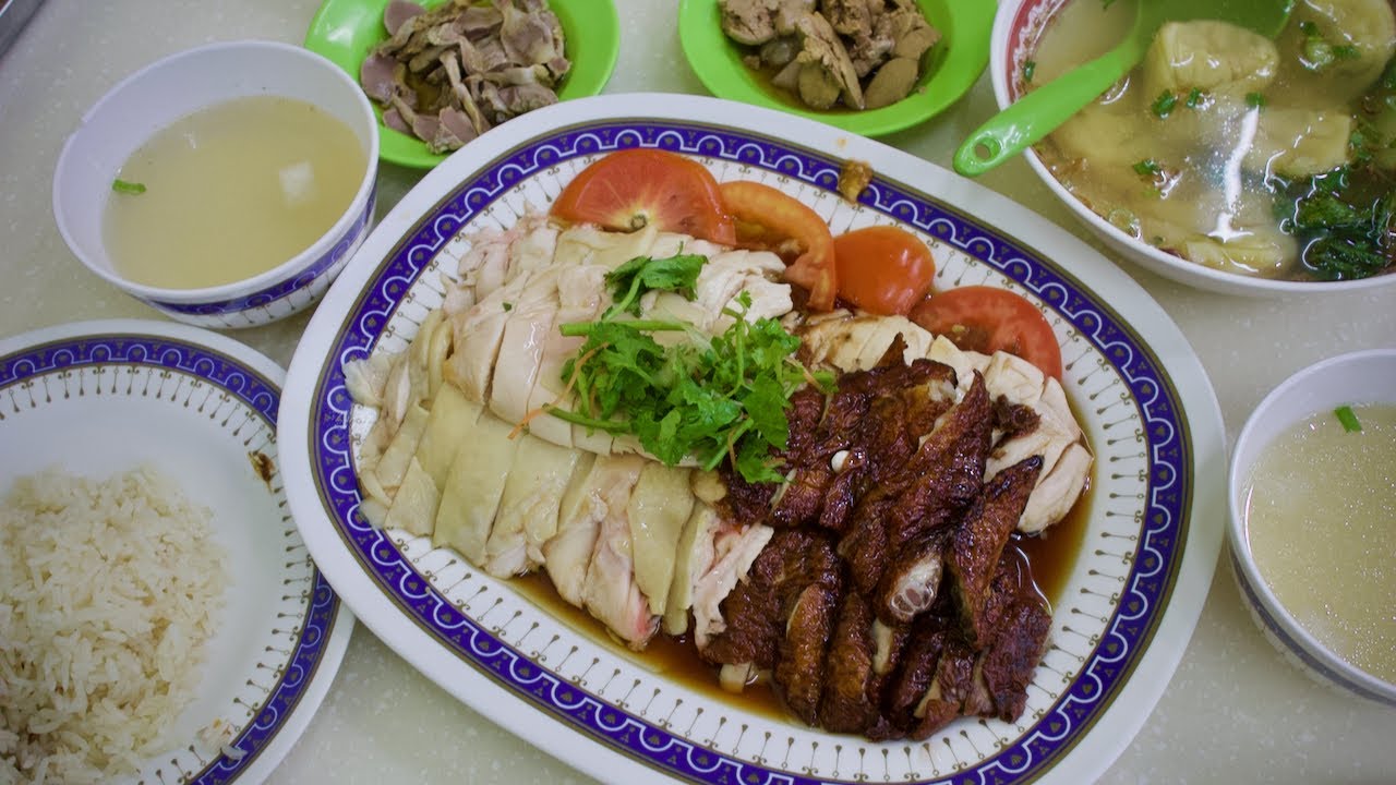 The best CHICKEN RICE in the heart of Orchard Road! Singapore street food