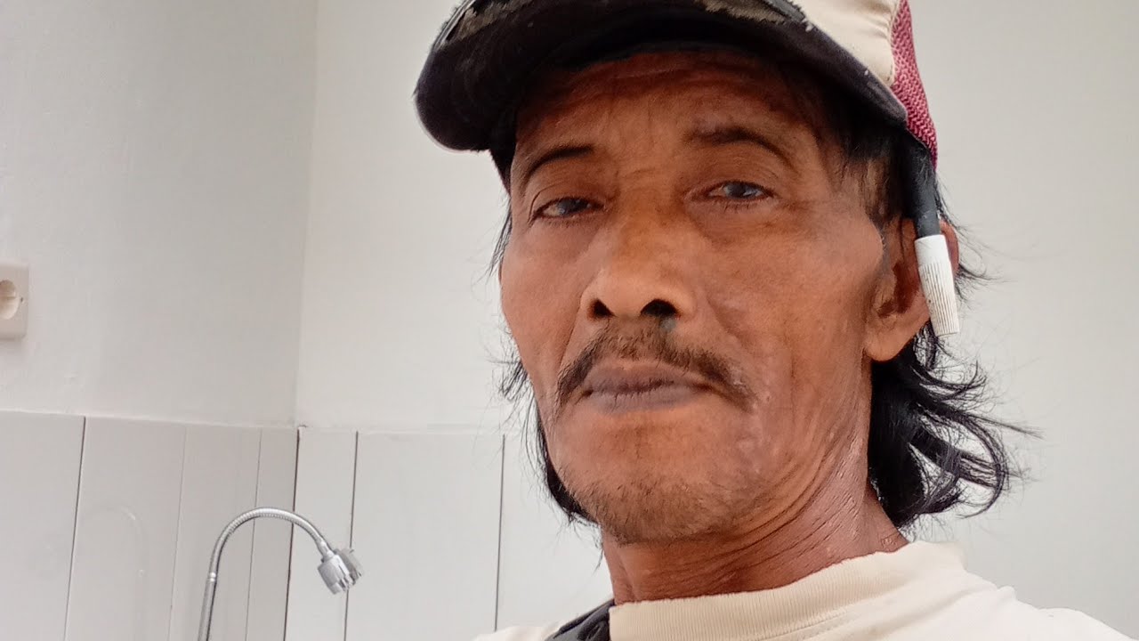 Rohmat mat sedang live sekarang!renopasi belakang