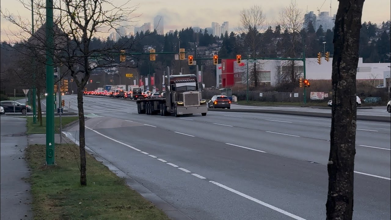 Truck Spotting - Peterbilt Vs. Kenworth & More!