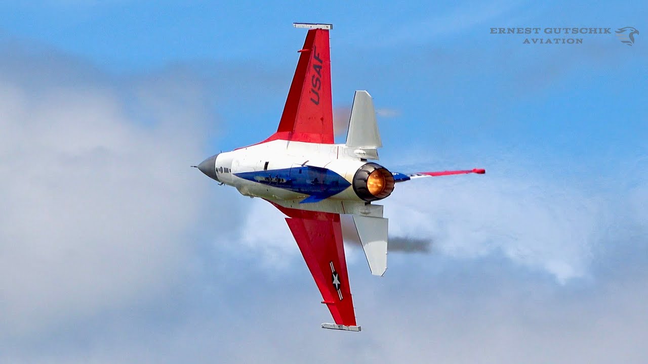 (4K) F-16 Viper Demo Team | Quinte International Air Show 2024