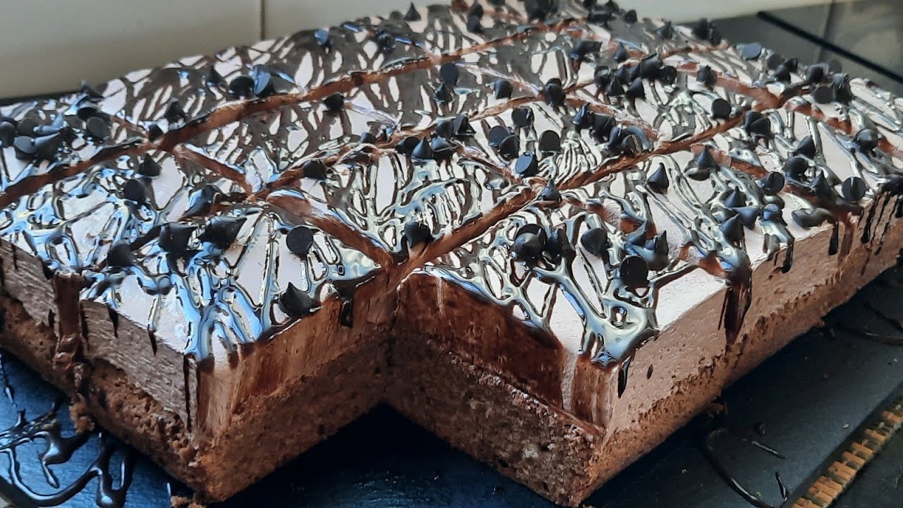 ندمت حتى جربتها وليت مدمنة عليها 🥰 كيكة ذكرى المولدكيف طلبتوها بكريمة خطيرة وكمية وفيرة رهيبة جدا