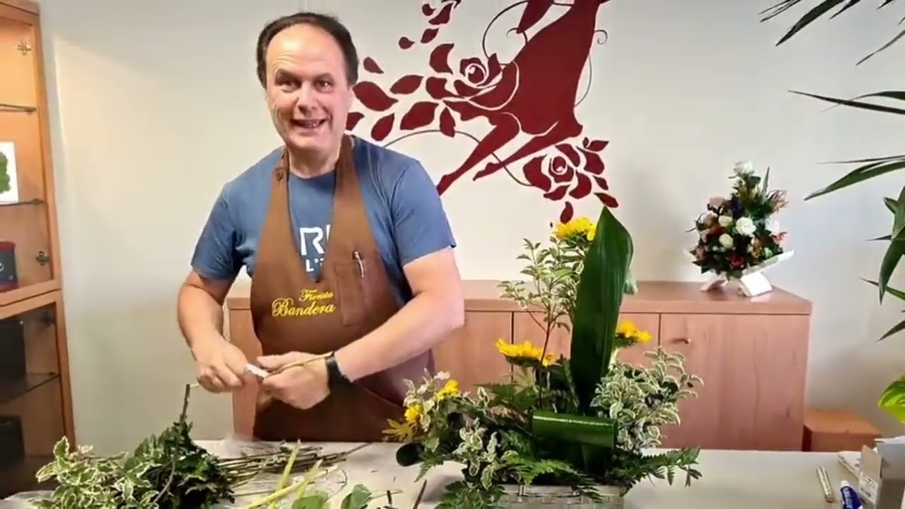 Composizione di fiori in cesto tutorial - Fiorista Bandera