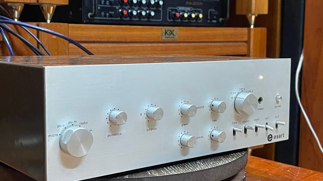 Chiếc amply cổ Ph&aacute;p esart qu&iacute; hiếm  đập chết mọi loa kh&oacute; t&iacute;nh s&ograve; sắt xuất tụ 2 d&ograve;ng điện 115/220V.
