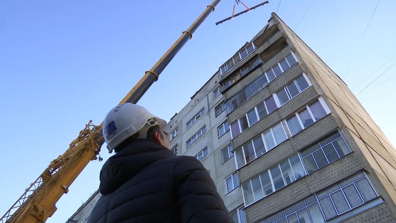 В Тамбове начали ремонтировать обрушившуюся крышу многоэтажки на улице Рылеева