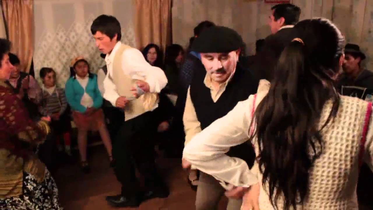 QUE OSCURA ESTA LA NOCHE - Cantos y danzas Chilhueñas