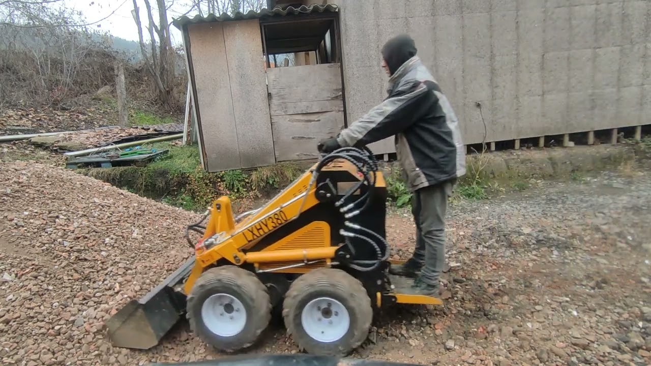 rozvážení recyklátu - mini smykový nakladač Loongsheen LXHY380