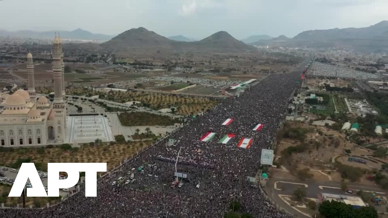 Тысячи людей вышли на митинг в Сане, Йемен: напряженность между хуситами и Саудовской Аравией обо...