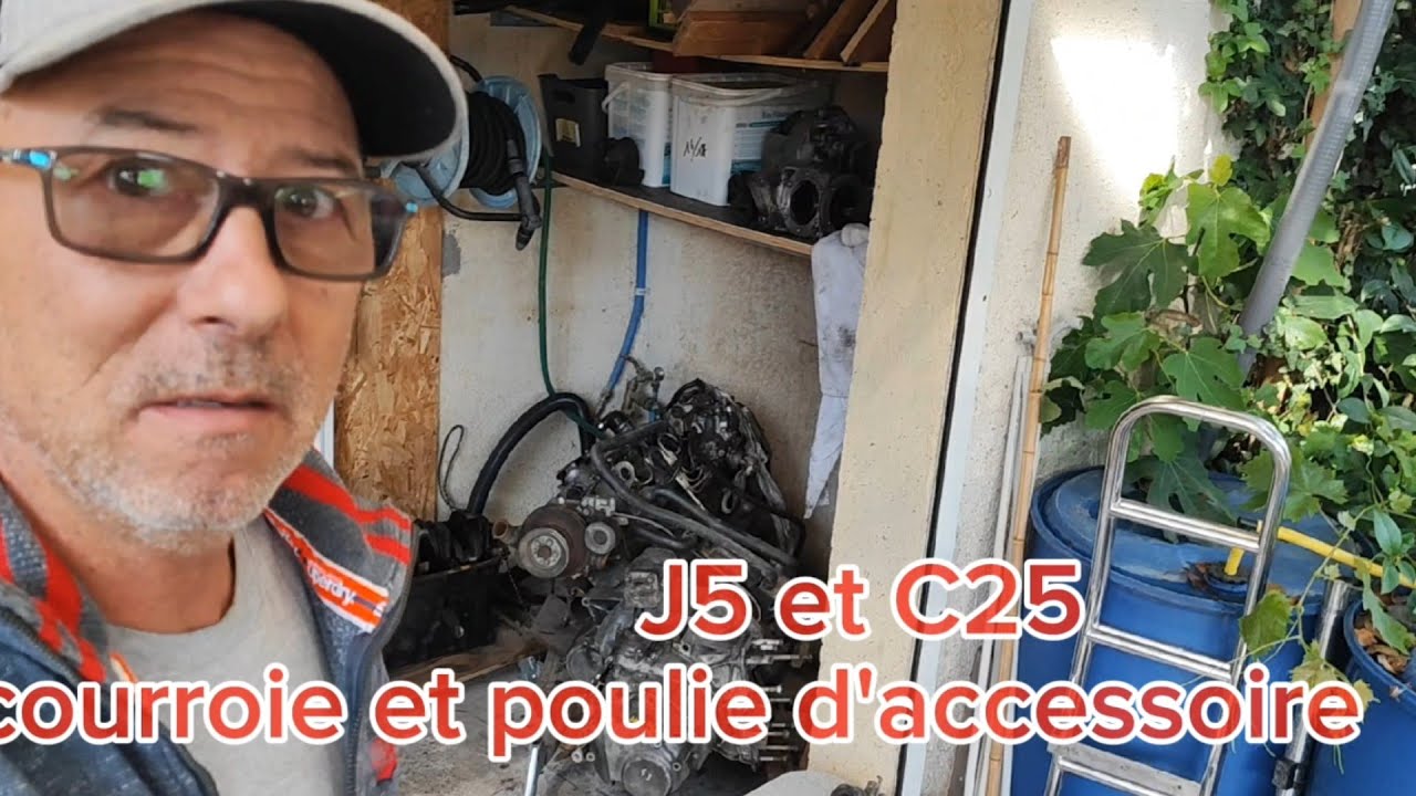 J5 et  C25 , les courroies et la poulie d'accessoires
