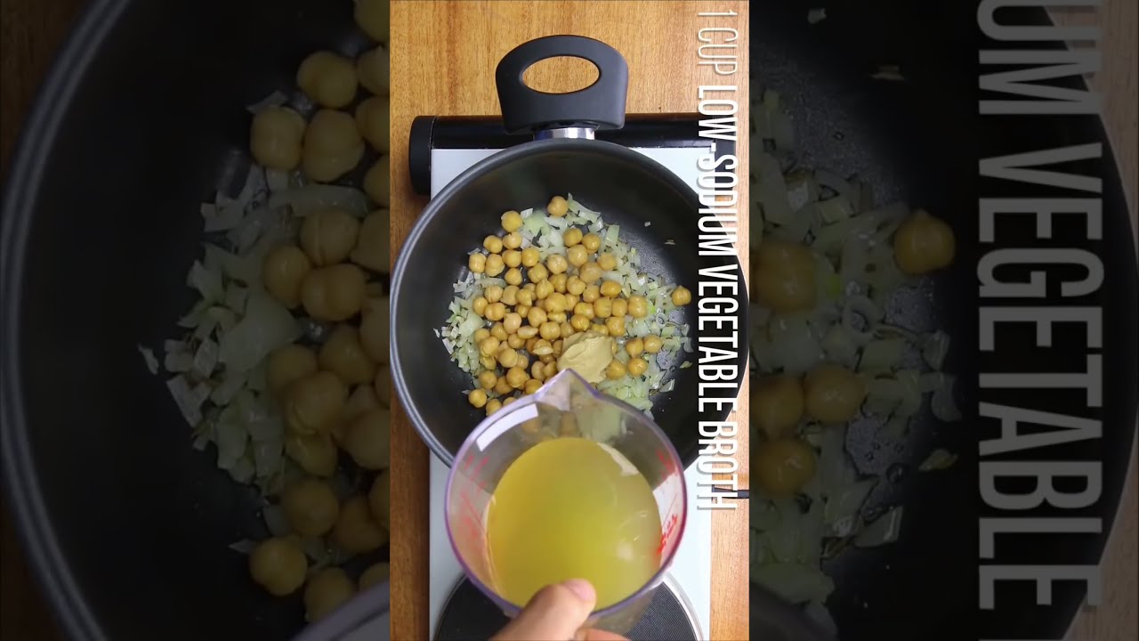 أقوى شوربة بروتين نباتي: شوربة الحمص (Hummus Soup) لحرق الدهون والشبع الطويل.