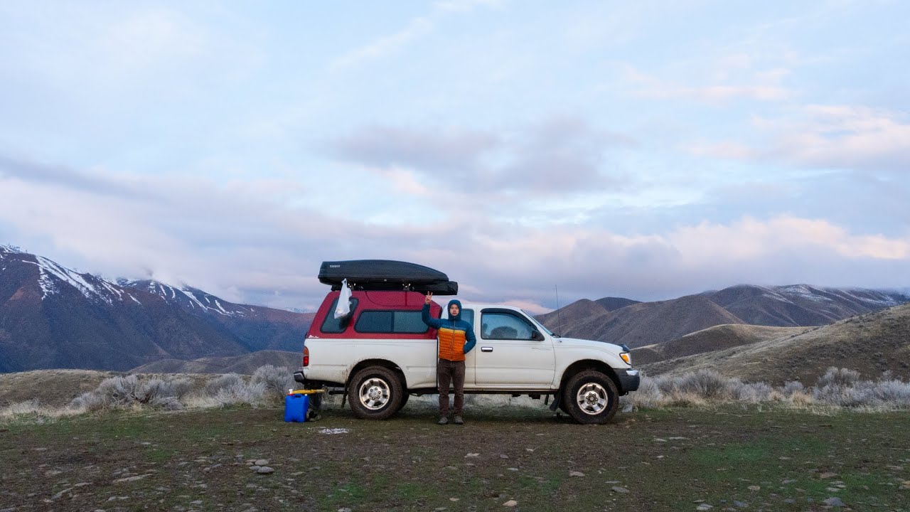 On the Road in my 27 Year-Old Toyota 4x4 | Simple Truck Camping in the Cold