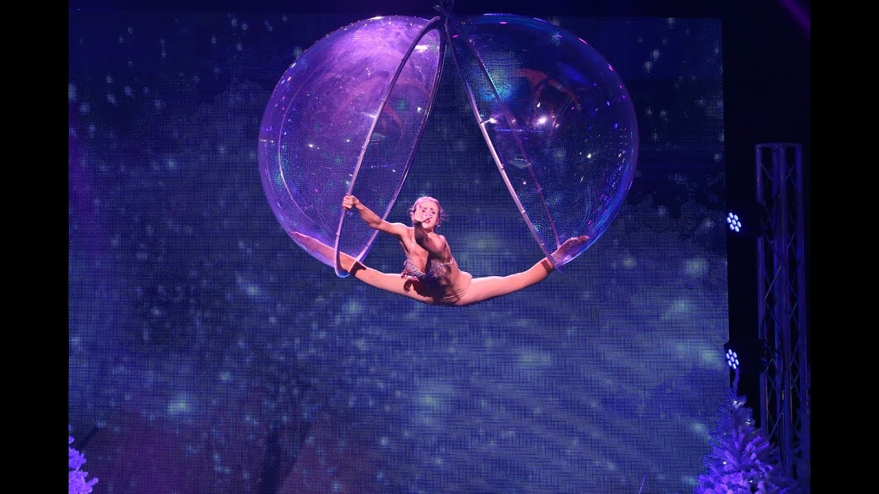 Aleksandra Kiedrowicz - Aerial ball - Aerial bubble - Aerial sphere