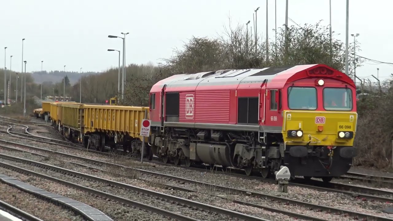 Freight Trains at Westbury 59205 with 6A18 & 60067 66098 15th January 2026