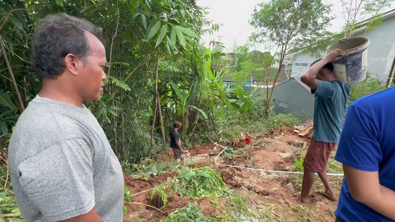 PROSES PEMASANGAN BESI DAN PENGECORAN BORPILE 10TITIK MUSHOLA AL-KARIM
