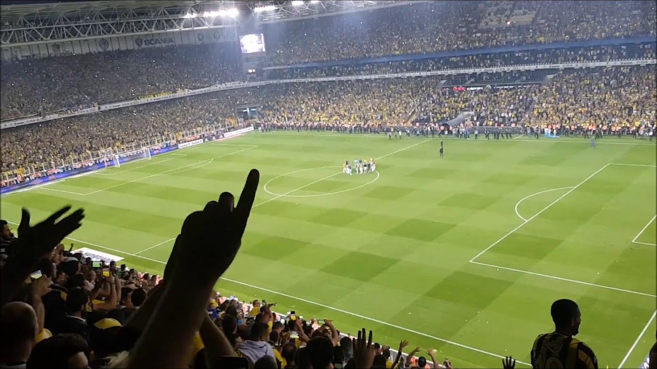 &Ccedil;arşı Kadık&ouml;y'de Fenerlileri Troll&uuml;yor