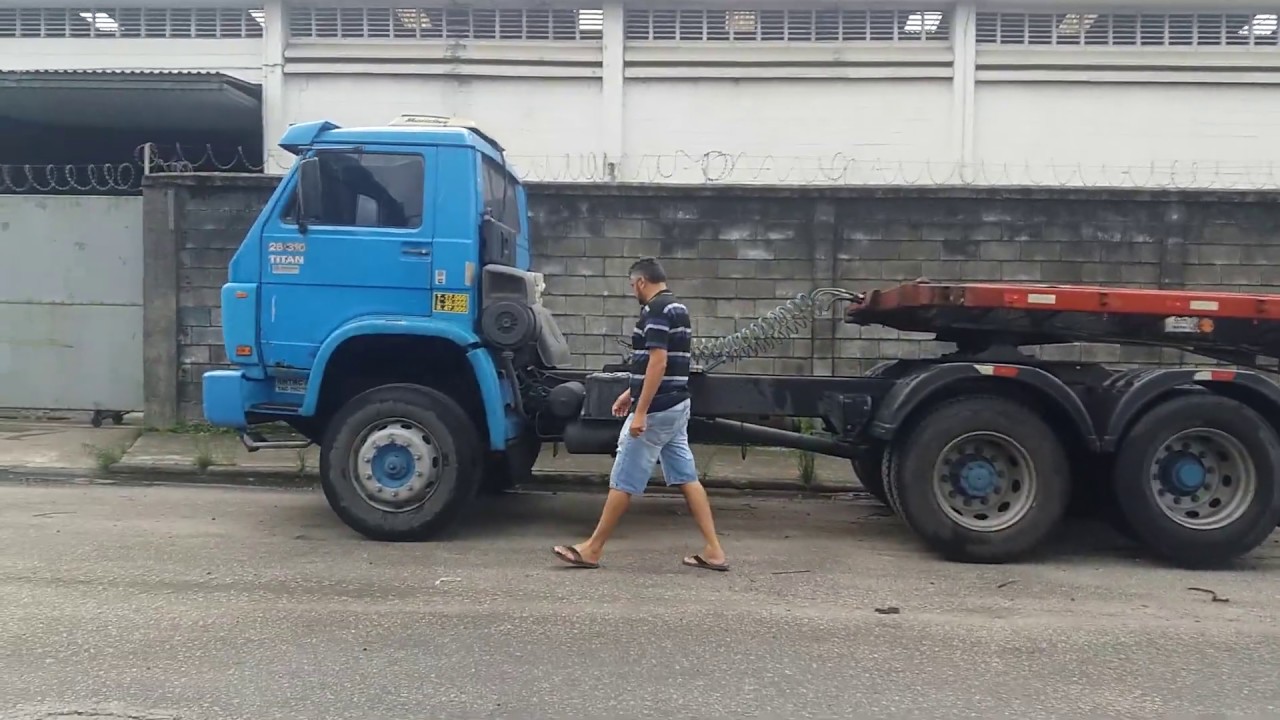 Aprendendo a  estacionar a carreta !