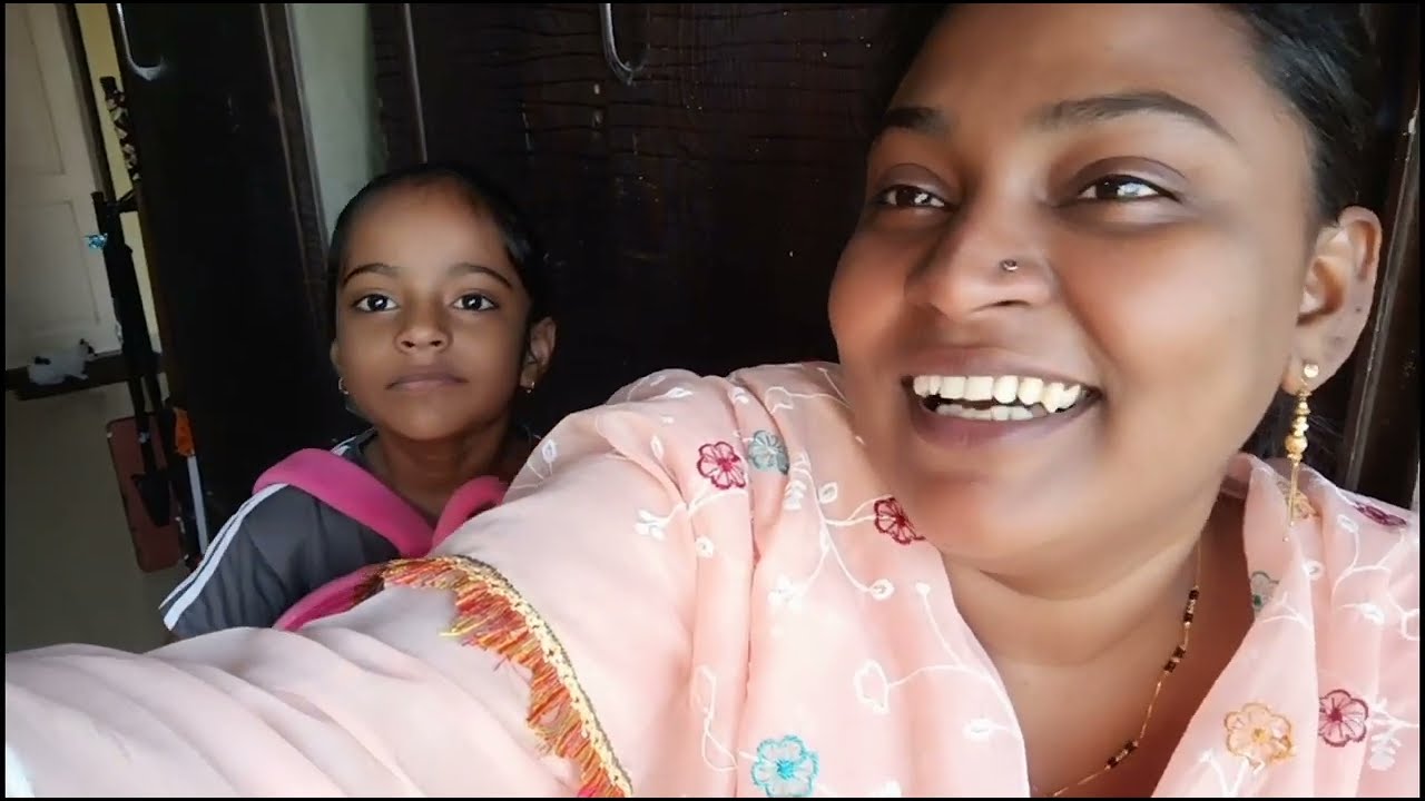 Humari Family Kaha Jaa Rahi  Hai Achanak 😀