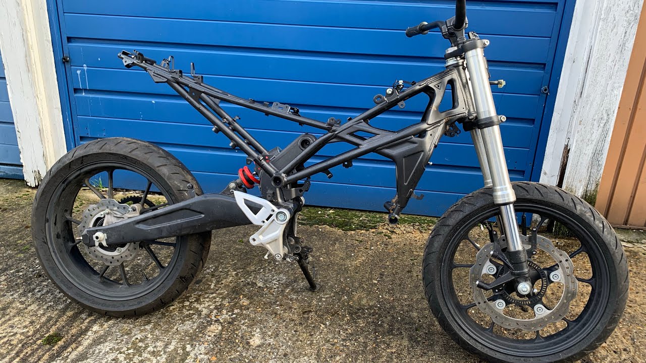 Honda CB125R Tear Down