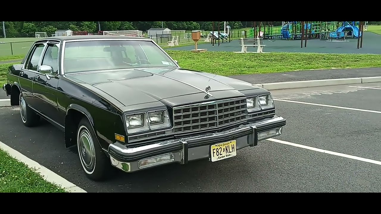Buick Lesabre, четырехдверный седан 1982 года выпуска.