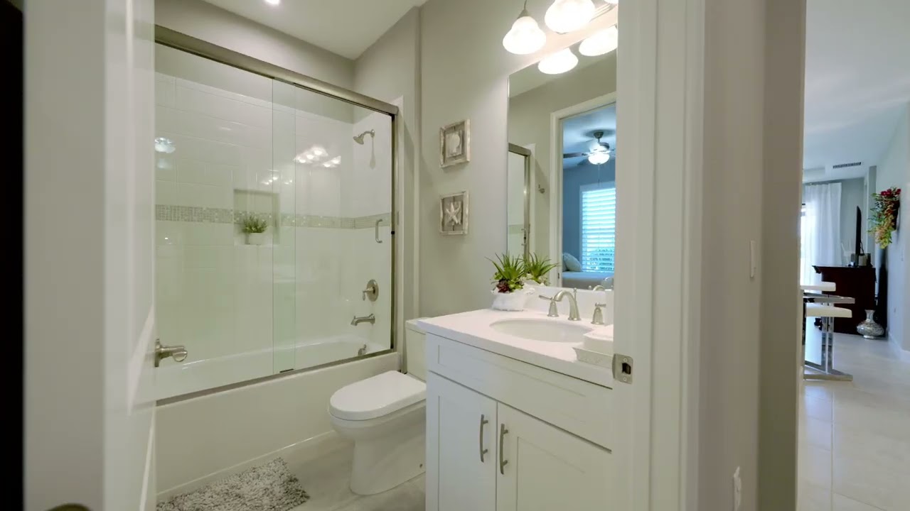 JUST LISTED IN ESPLANADE AT AZARIO!!!