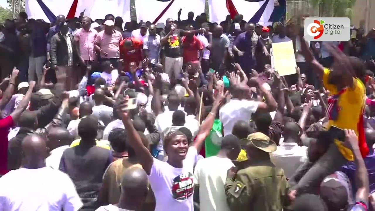 Hatutoroki leo, zima hiyo kitu mkutano iendelee - a defiant Sifuna during the rally in Kakamega
