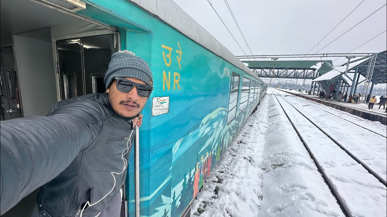 Train Journey in First AC || Kashmir Valley || Heavy Snow ⛄️