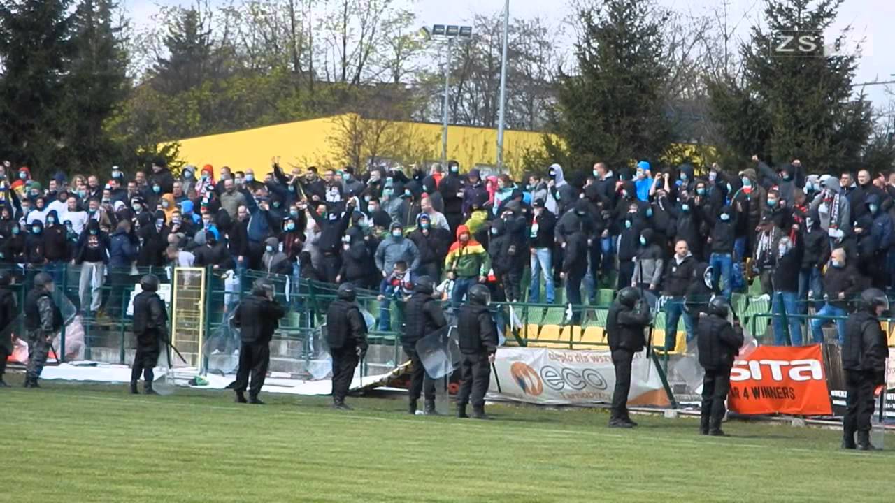 Kibice Zagłębia Sosnowiec w Tarnobrzegu na meczu z Siarką