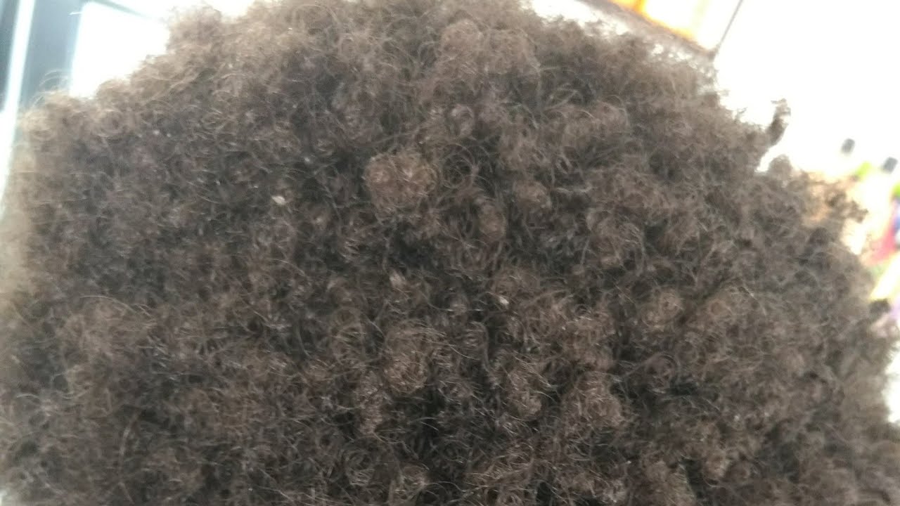 Alisamento em cabelo afro