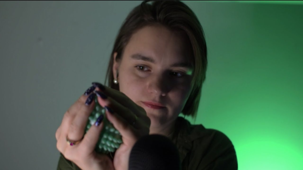 🟢ASMR🟢| Testuje dźwięki zielonych przedmiotów+szept 💚