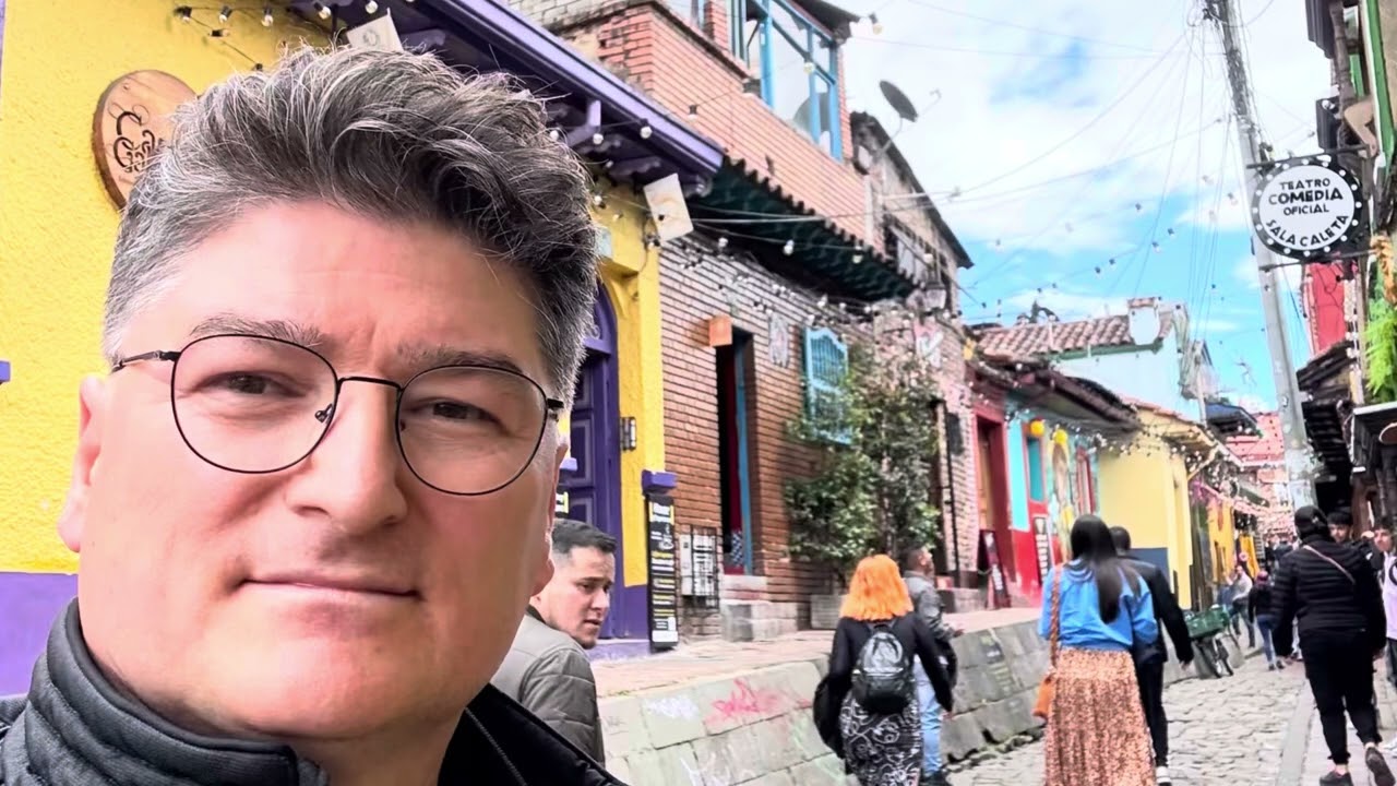 COLOMBIA 🇨🇴 Bogota - City Walk & Journalists‘ Park 